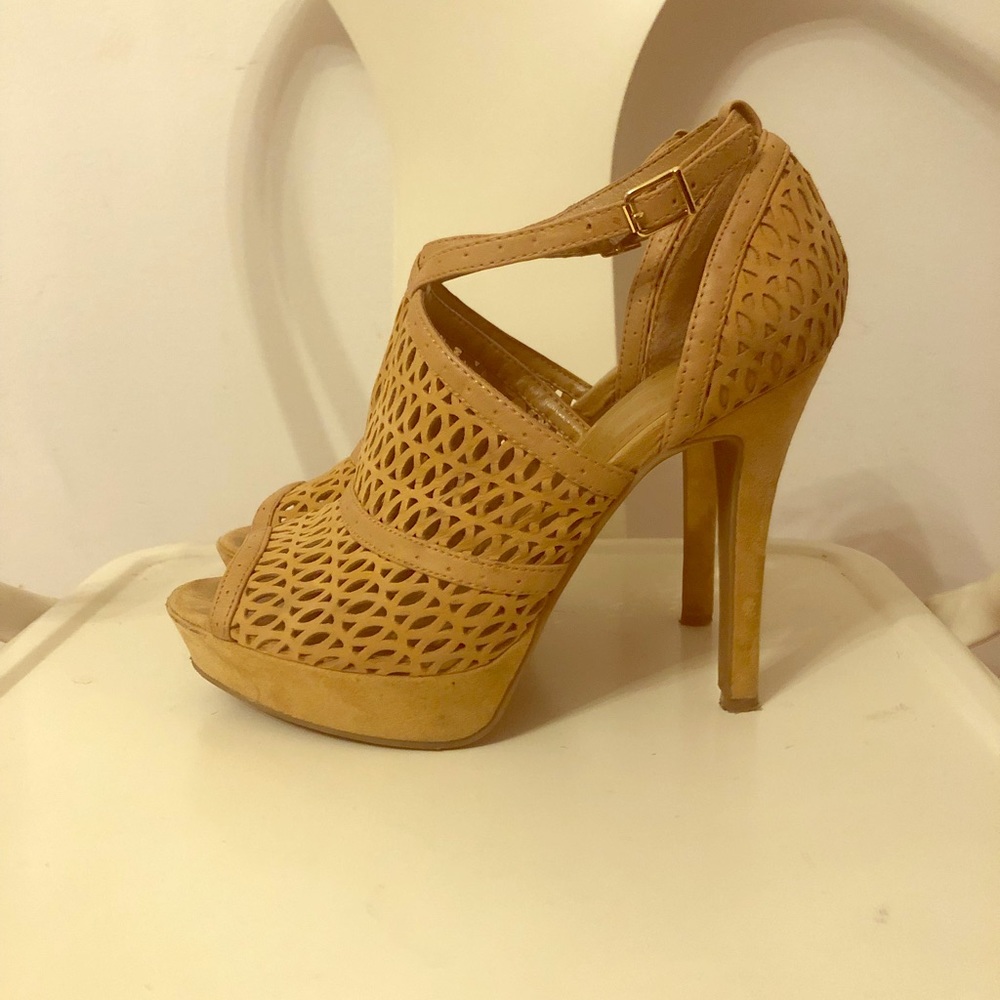 BCBG Anja Heels in Toffee